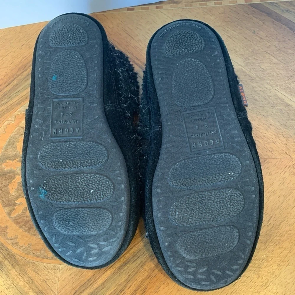 Acorn Warm Fuzzy Slippers Gray Black Youth Big Boys or Girls Size 3 - 4